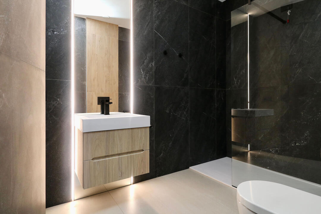 Huge Bathroom with premium Fixtures.